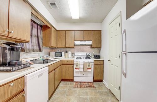 Stone Mountain House | Georgia Townhome - 3 Mi to Stone Mountain Park!