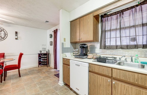 Stone Mountain House | Georgia Townhome - 3 Mi to Stone Mountain Park!