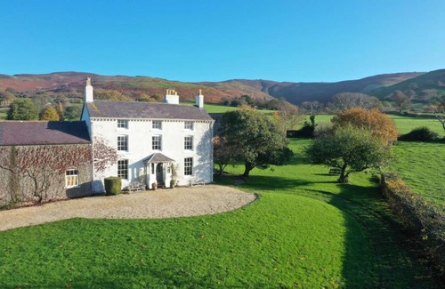 Hendrerwydd House | Georgian Country House -Panoramic Views -Sleeps 12