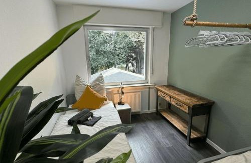 Rensingstraße Apartment | Geräumiges Apartment mit XXL Leinwand I Parkplatz I WiFi