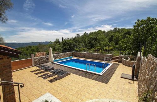 Brsec House | Geräumiges Ferienhaus In Brseč Mit Privatem Pool