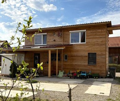 Diebach Apartment | Geräumiges Tiny Haus für 1 bis 8 Personen mit Infrarotkabine