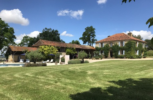 Tourdun House | Gers 5bed Farmhouse , splendid views & stunning pool near Marciac sleeps 10 -12