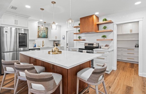 St. Petersburg - Clearwater House | Get 25% Off Rent 30+ Nights |Sea Glass Inn - Stylish Home with Covered Patio and Gameroom in St Pete