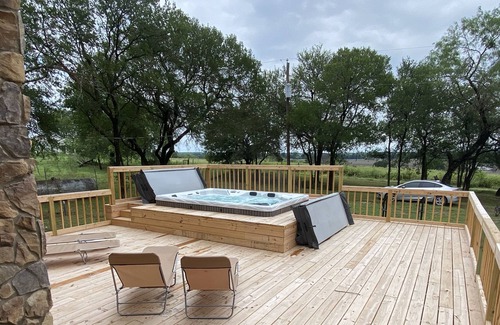 Waco House | Get away cabin with 4 acres close to town!