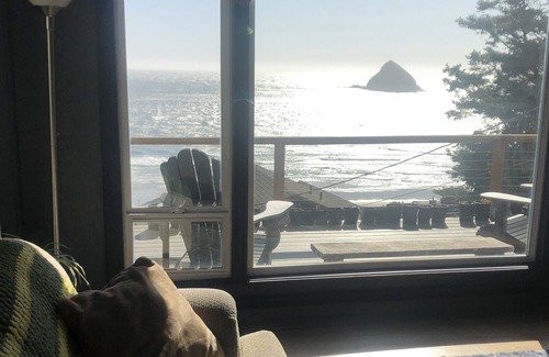 Oceanside Cottage | Get away from it all wit the sights and sounds of the pacific ocean .