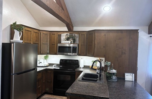 Ronan Cabin | Get away from the stress and strain of life at this romantic mountain cabin.