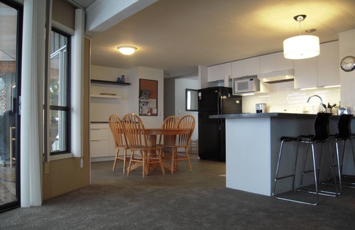 Halfmoon Bay House | Get Away to Peaceful Sunshine. Barooga