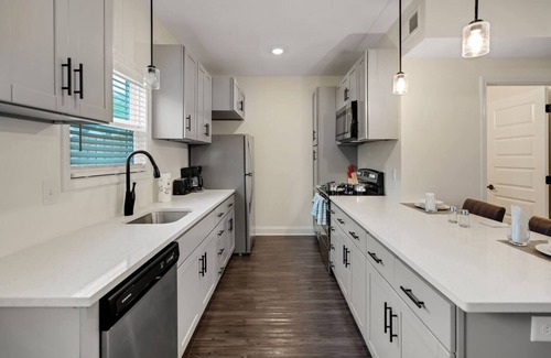 Clarksville Apartment | Get comfortable and enjoy 2bedroom with 2.5 bath with this fully furnished unit