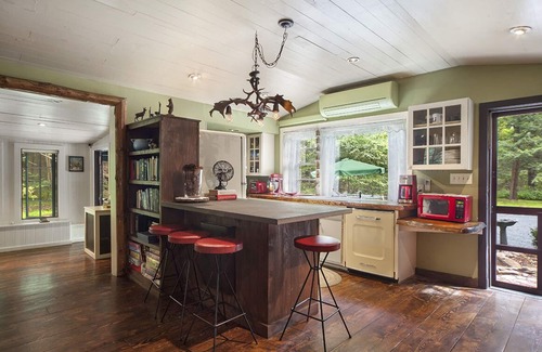 Stroudsburg Cabin | Get cozy at Big Al's Poconos Creek House - Wireless DSL & Trout!