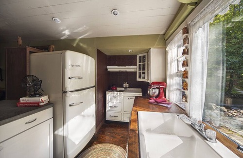 Stroudsburg Cabin | Get cozy at Big Al's Poconos Creek House - Wireless DSL & Trout!