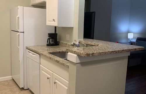 Bay Area Condo | Get it while you can. Feels like home. Roomy condo full kitchennn