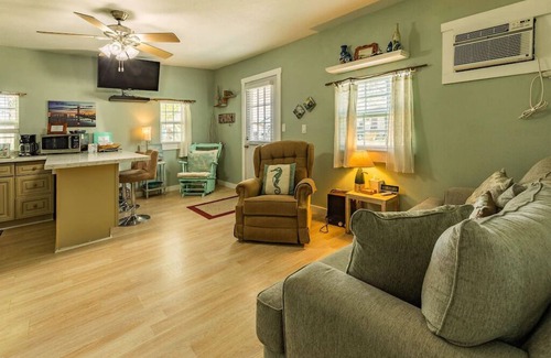 Bacliff Cottage | Get on island time w/us! Enjoy our amazing sunsets and fishing
