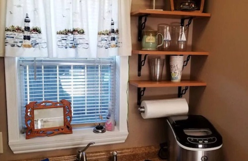 Bacliff Cottage | Get on island time w/us! Enjoy our amazing sunsets and fishing