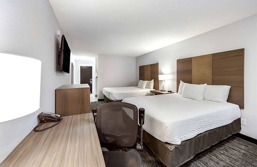 Grants Pass Resort | Get Ready for Adventure! Minutes Away from Rogue River and Hellgate Canyon!