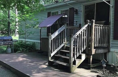 Angola House | Getaway cottage near lake James, private lake and beach 3 mi fr Pokagon St Park