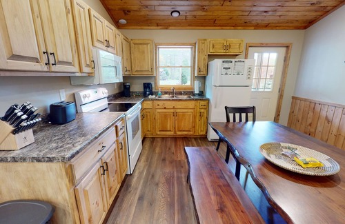 Gaines Cabin | Getaway Dream on Pine Creek Hemlock Cabin bring family or friends or just two
