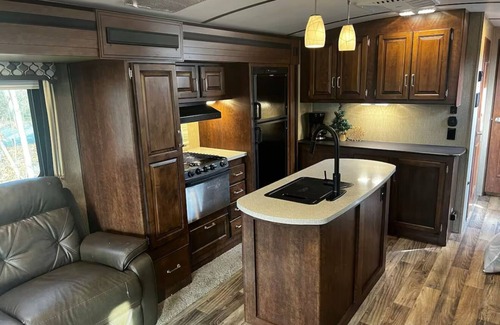 Nunnelly RV Rental | Getaway Glamper with fireplace