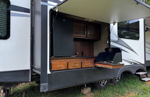 Nunnelly RV Rental | Getaway Glamper with fireplace