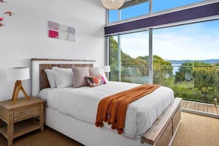 Opossum Bay House | Getaway-Hideaway you Choose views -close to beach