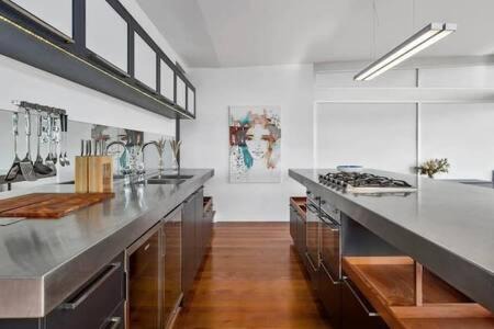 Opossum Bay House | Getaway-Hideaway you Choose views -close to beach