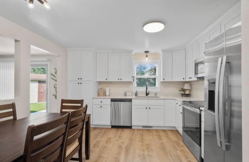 Green Bay House | Getaway in GB Updated! Explore & Enjoy the Areann