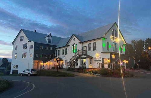 Island Falls Apartment | Getaway Mini-Suite With Pub Lounge on Site!