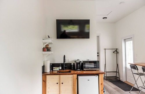 Ucluelet Apartment | *Getaway Private Suite "El Faro"