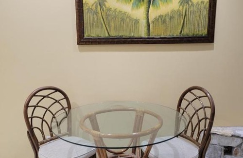 Lenox Park Apartment | Getaway That's Fit for a King