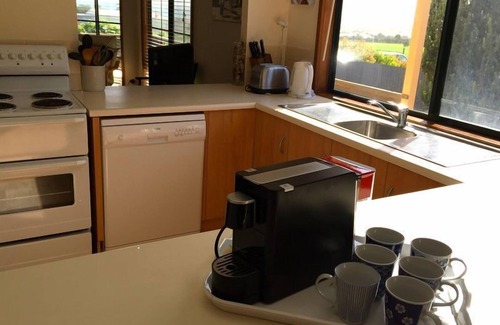 Sellicks Beach Cottage | Getaway! To Sellicks Beach to enjoy all this area has on offer. Sleeps 7