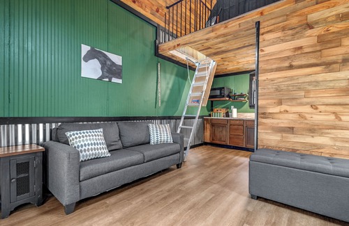 Mineola Cabin | Getaway to the Pines of East Texas - Eagle 2