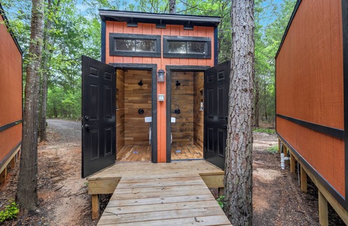 Mineola Cabin | Getaway to the Pines of East Texas - Eagle 2
