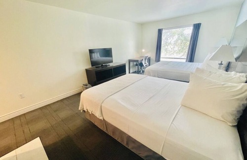 Cuero House | Getaway Weekend Trip! Comes w/ Free Parking, Minutes from Guadalupe River!