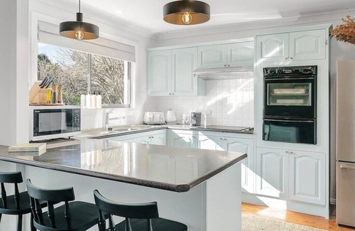 Robertson House | Getawayz NSW - The Robbo House. Classic Southern Highlands Charm in the Heart of Robertson
