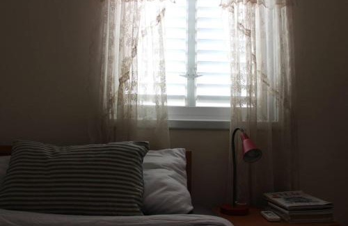 Kerem HaTeimanim Apartment | Geula Next To The Beach 2 Bedroom - By Vacay