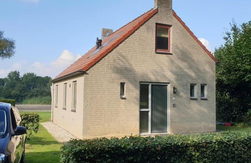 Ewijk House | Gezellige vakantiewoning aan het water in Ewijk - recreational only no workers