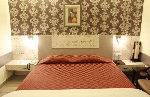 Karnal Hotel | Gian Residency