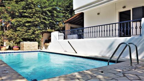 Aegina Apartment | Gianni's village home