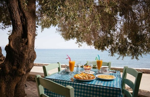 Fragkokastello Apartment | Giannis Seafront Studios I & Breakfast