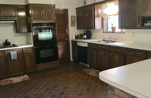 Iola House | Gibbons Creek Ranch Great Aggie game day rent near College Station spacious