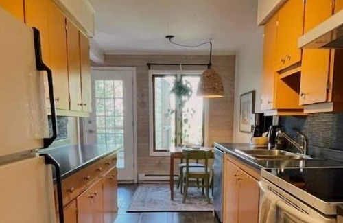 Gibsons House | Gibsons Landing Pad - 1 Bedroom Suite