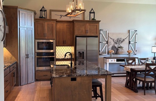 Olathe House | Gigi's Luxury Golfcourse Oasis!