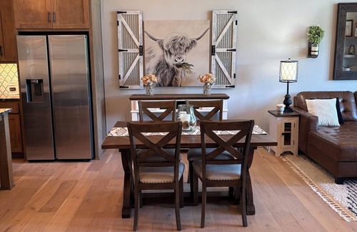 Olathe House | Gigi's Luxury Golfcourse Oasis!