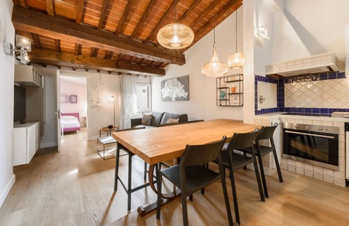 Santa Maria Novella Apartment | Giglio Celeste apartment in Florence by Mmega