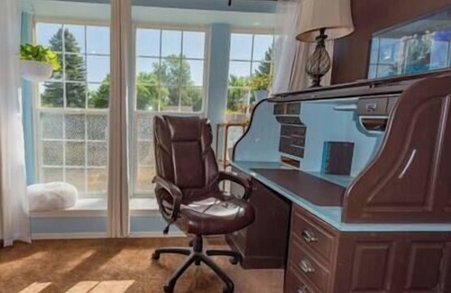 Centennial House | GIGWiFi, 420 Garage Lounge, Streaming, Family Frndly