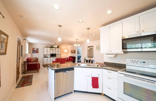 Thatcher House | Gila ValleyCottage:HolidayRetreat near EAC, Hiking