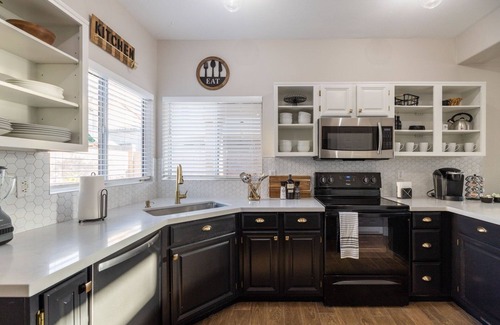 Gilbert House | Gilbert Douglas 1 Bedroom Home by RedAwning
