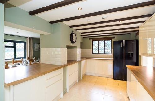 Upper Dicker House | Gildridge Estat Large Group Tennis Court
