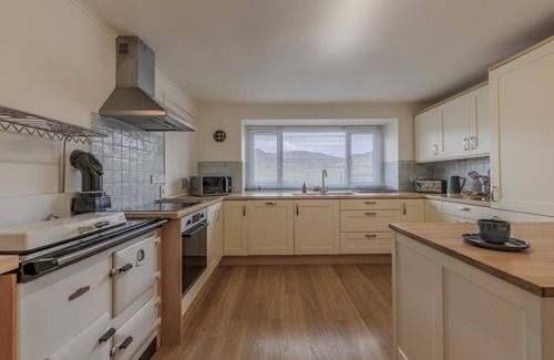 Breakish House | Gillean House-Spectacular beachfront property-Skye