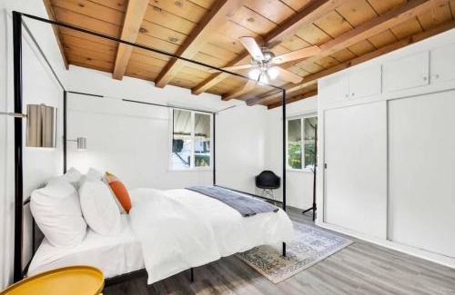 Reseda House | Gilmore Grove in Reseda